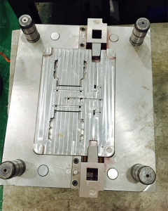 外殼塑料模具201330，深圳塑膠模具廠，精密模具加工